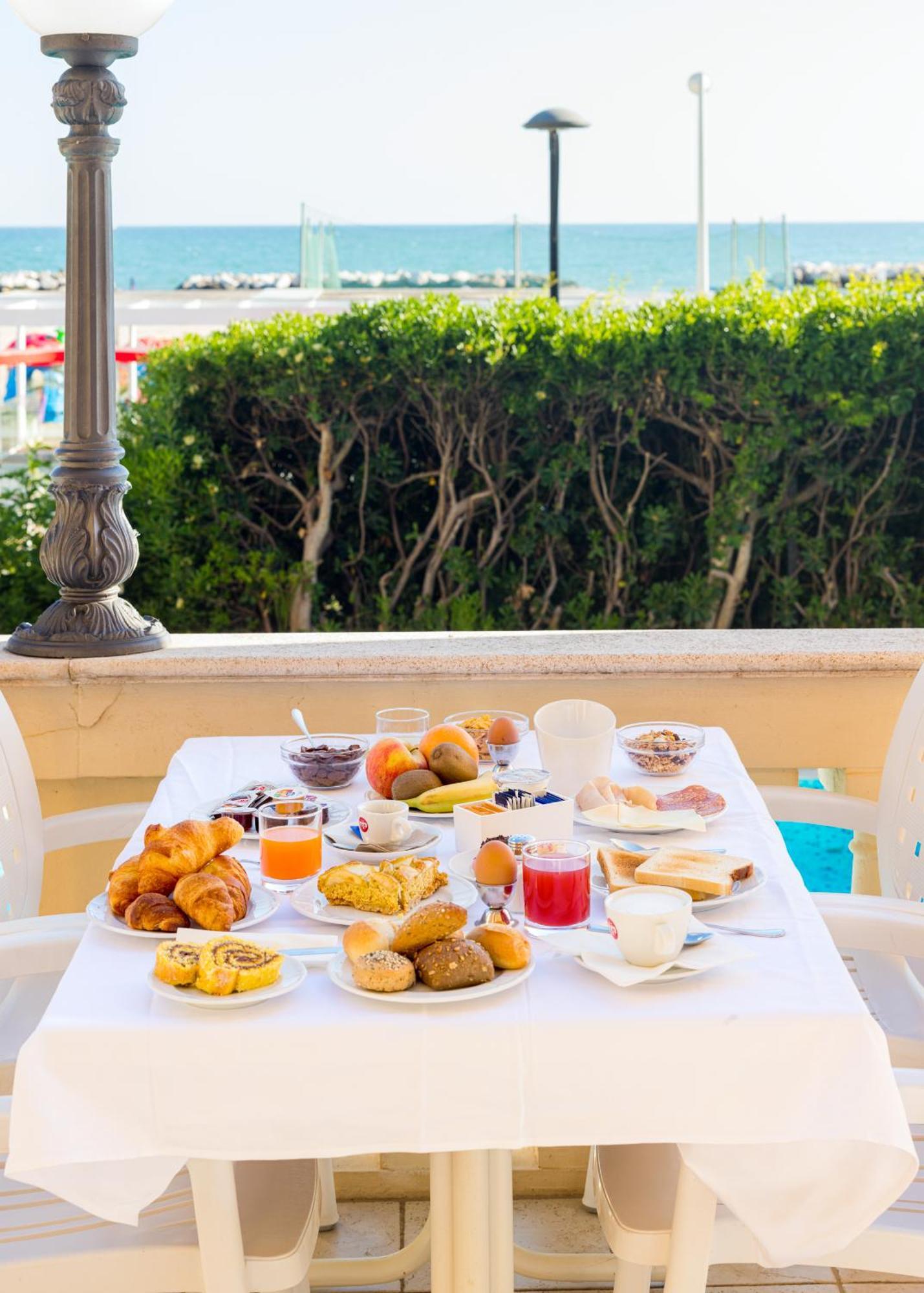 Rex Residence Hotel Cattolica Eksteriør billede